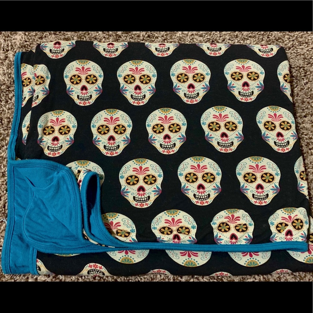 NWOT KICKEE TODDLER BLANKET 🖤